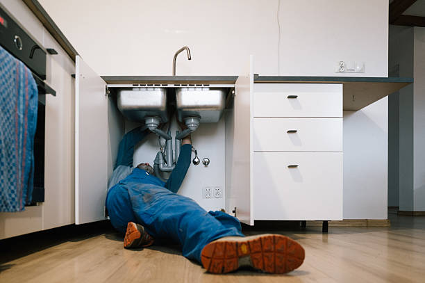 Professional Emergency Plumber technician working in Columbia, MS